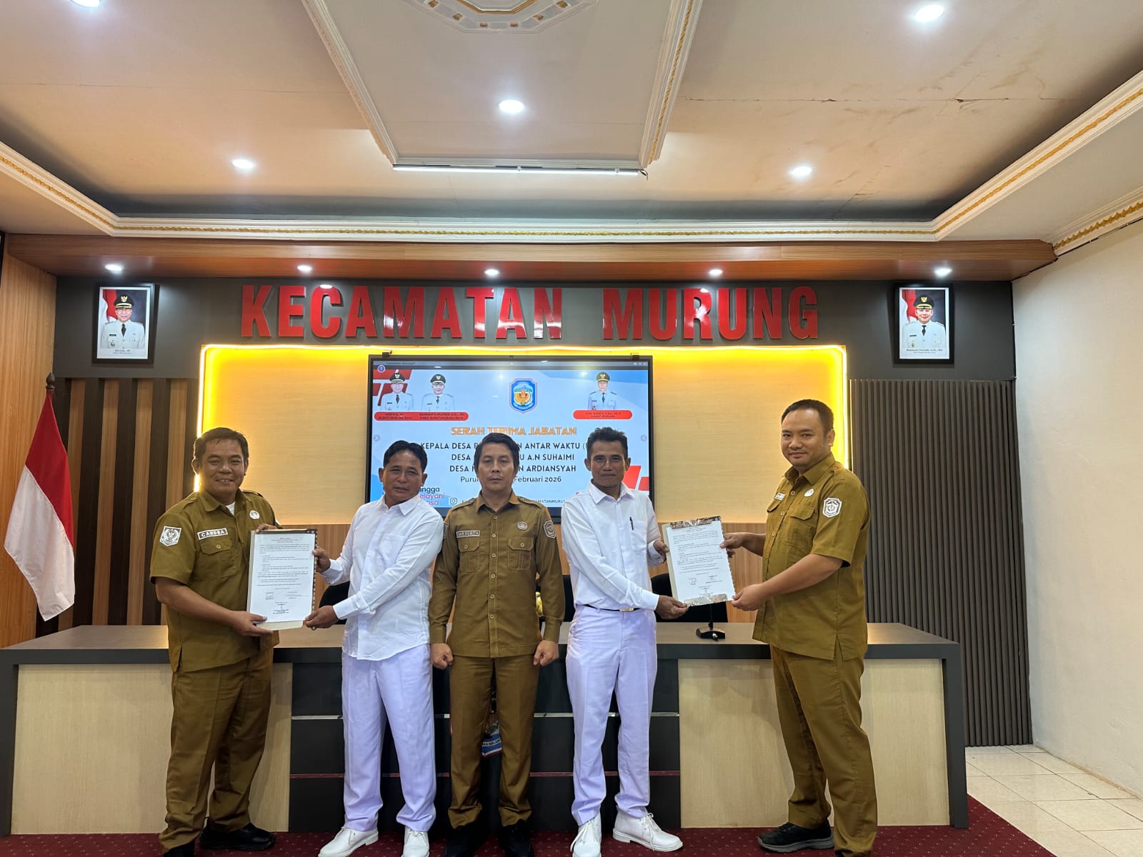 Foto Serah Terima Jabatan Kepala Desa Pengganti Antar Waktu (PAW) Desa Muara Untu dan Desa Malasan